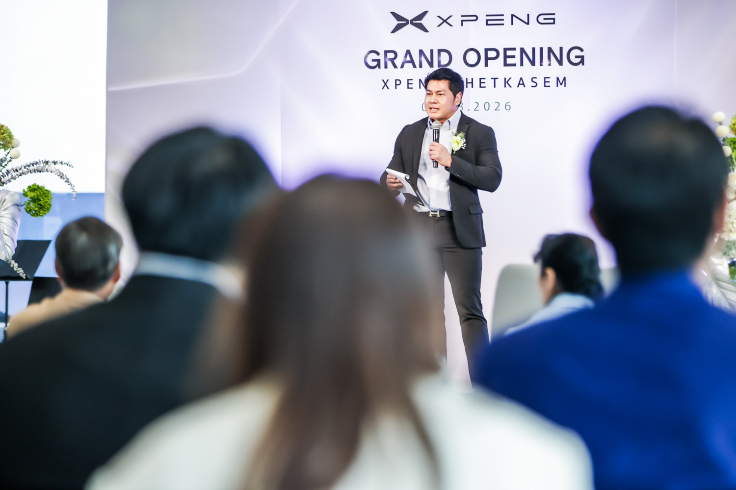 ผู้บริหาร XPENG กล่าวเปิดงานเปิดโชว์รูมสาขาเพชรเกษม
