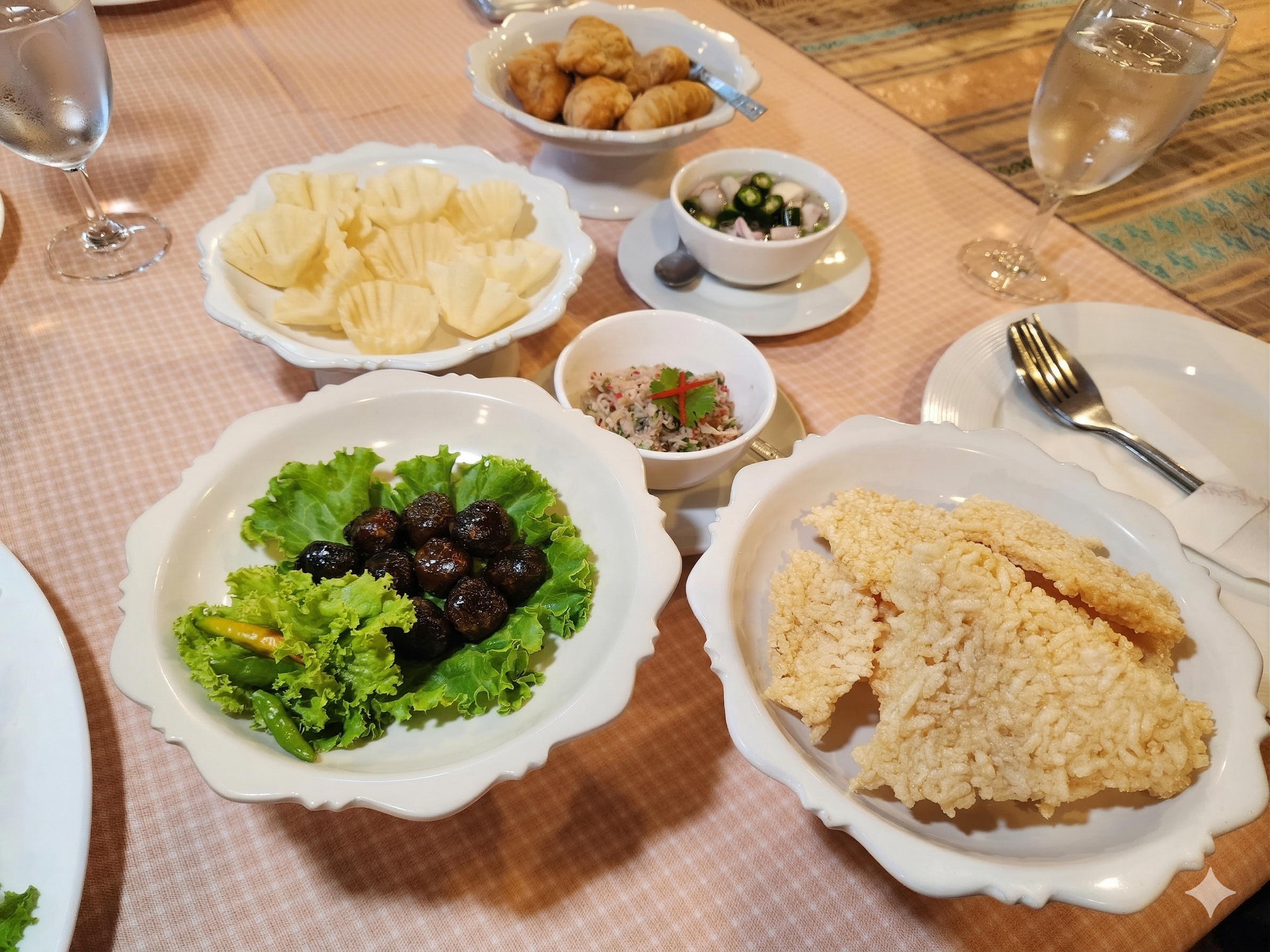 ข้าวตังเมี่ยงลาว เมนูไทยหาทานยาก ร้านซอสามสาย สุขุมวิท 61