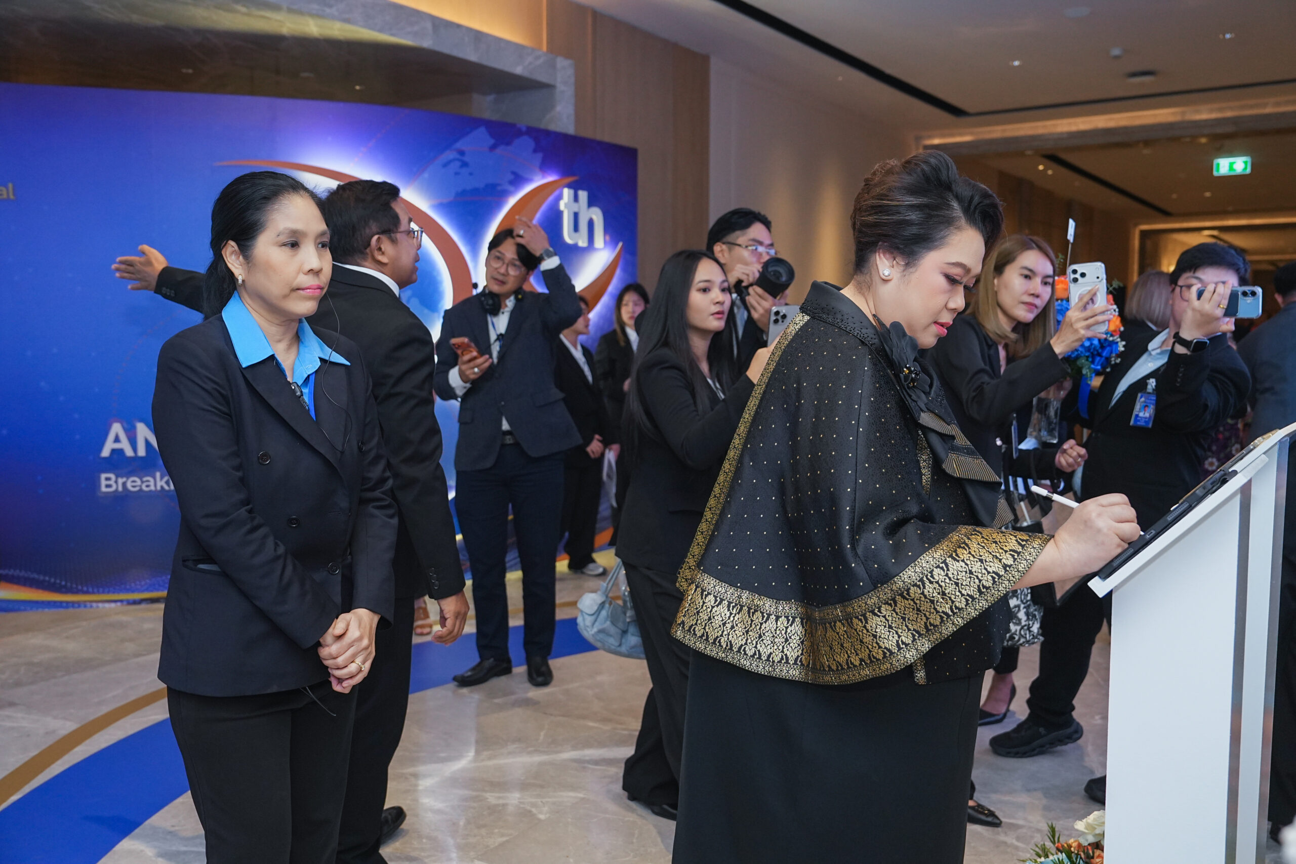 ทีมงาน SawSamSai Event Organizer ในงาน SomapaIT ครบรอบ 30 ปี
