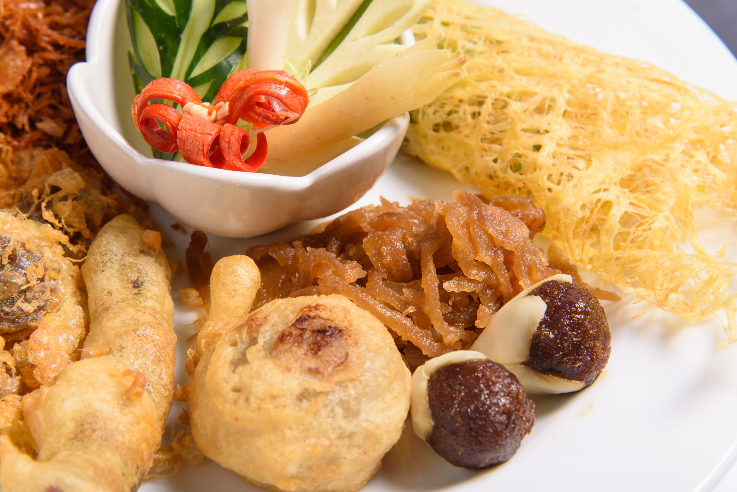 ข้าวแช่ชาววัง สำรับเต็มชุด ร้านอาหารไทยชาววัง ซอสามสาย สุขุมวิท 61