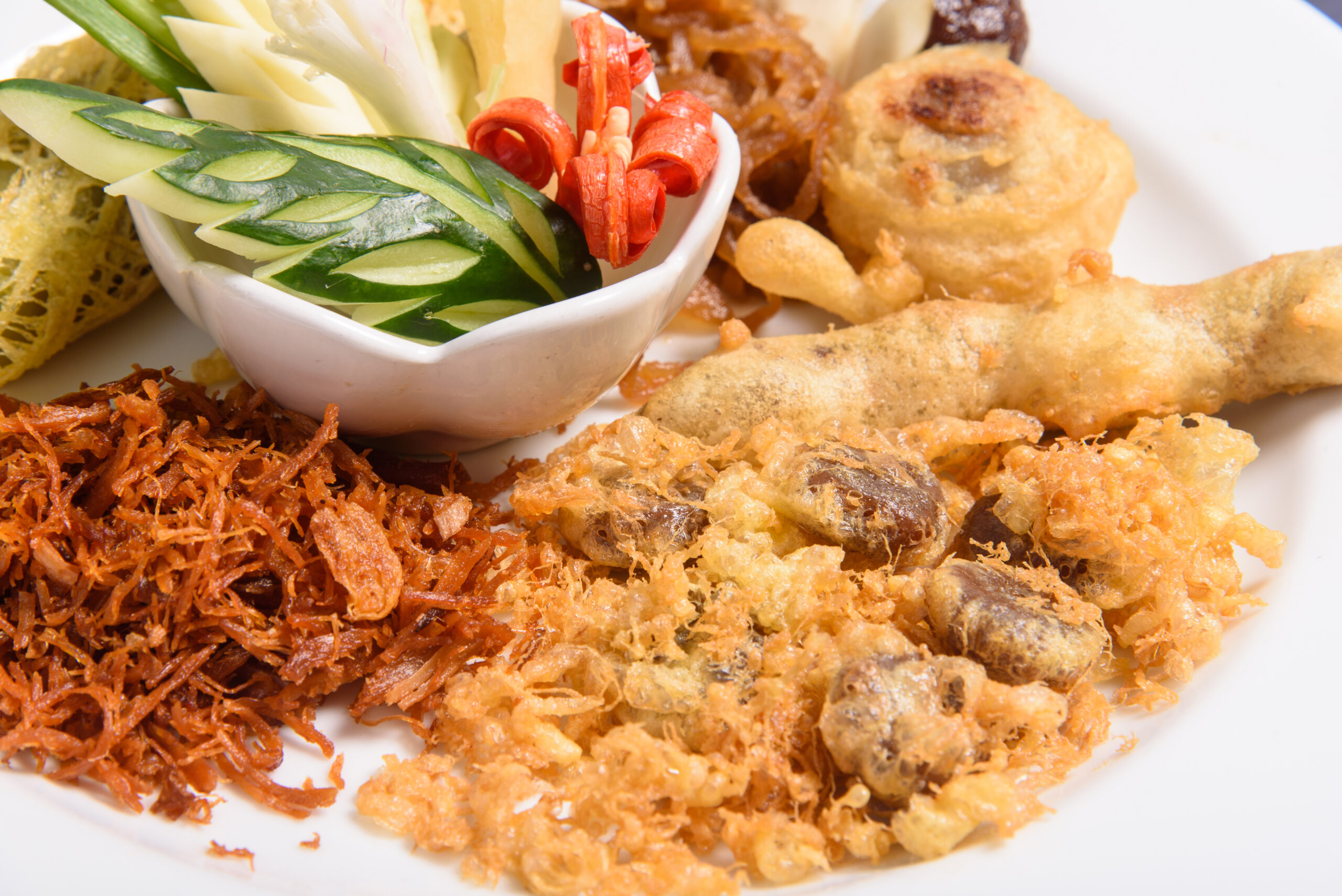 ลูกกะปิทอดและเครื่องเคียงข้าวแช่ชาววัง ร้านซอสามสาย สุขุมวิท 61