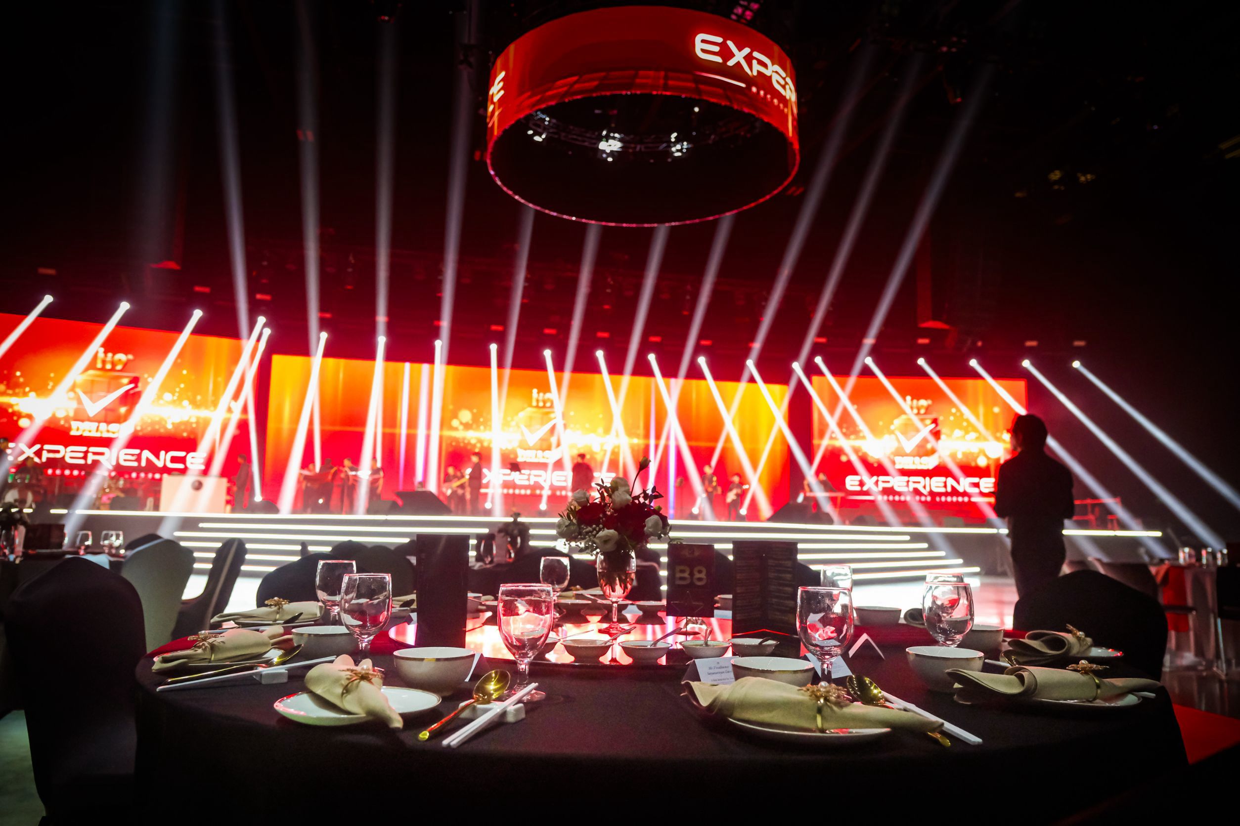 ภาพรวมการจัดโต๊ะจีน 106 โต๊ะ ในฮอลล์ UOB LIVE EMSPHERE