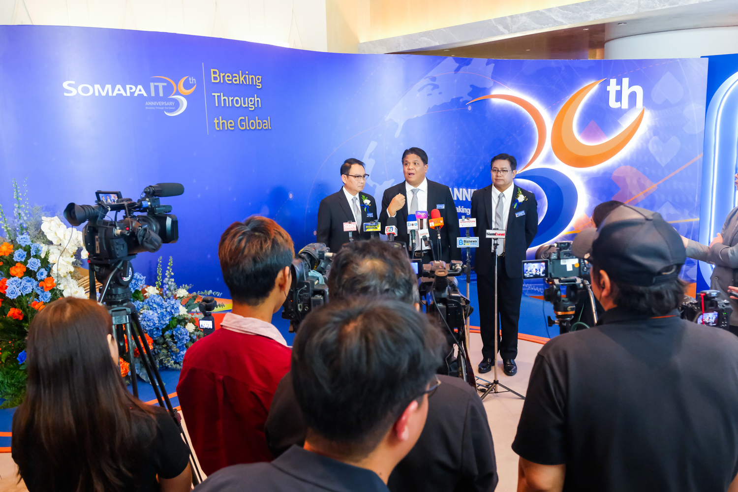 สื่อมวลชนสัมภาษณ์ผู้บริหารในงาน SomapaIT 30 ปี