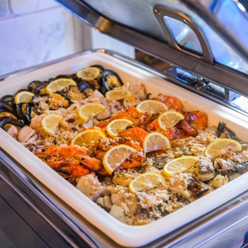 ซีฟู๊ดย่าง ราดซอสเนยกระเทียมและเลมอน